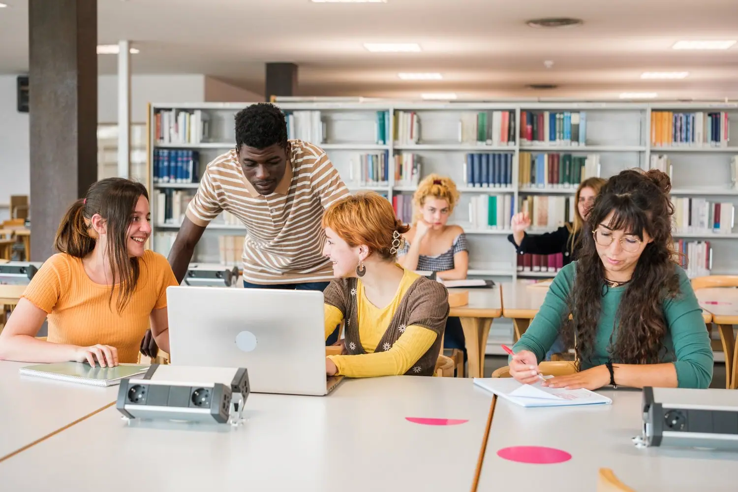 Technologie w bibliotekach przyszłości - trendy i rozwiązania