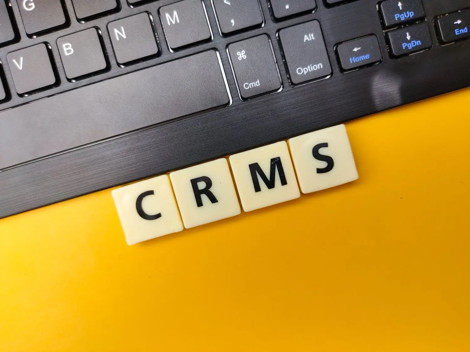 Jak wybrać odpowiedni system CRM dla małej firmy handlowej
